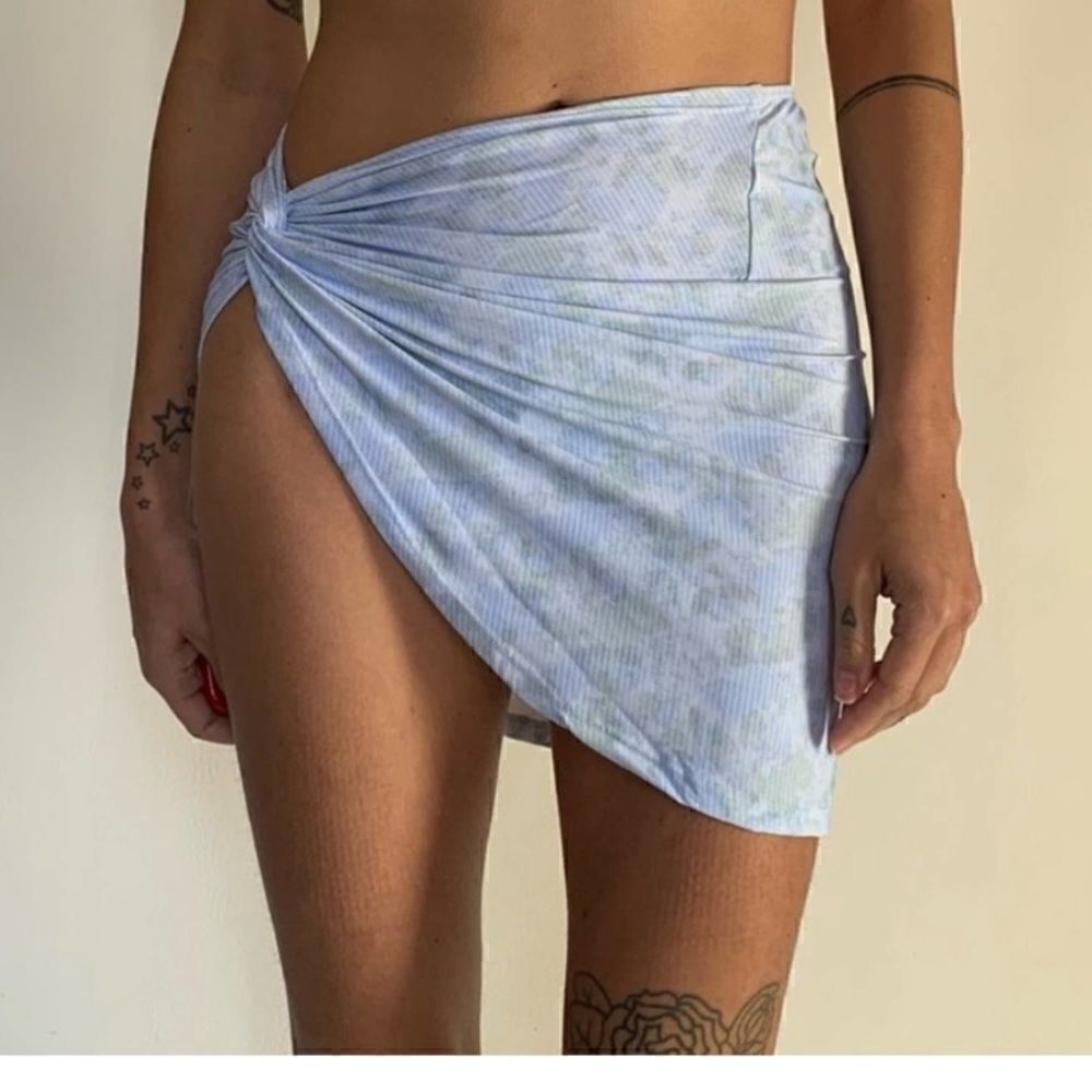 VDM The Label Kylie Swim Cover Up Mini Skirt Tie Dye Blue Stripe Small. NWT